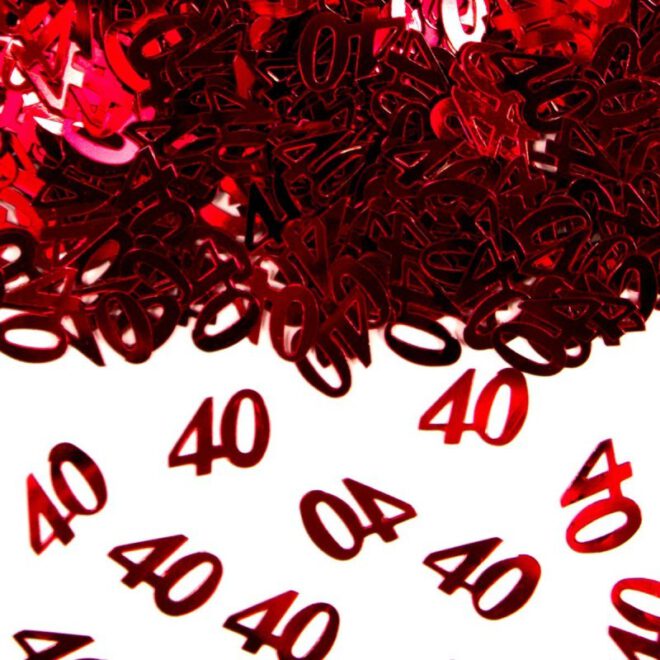 Donkerrode '40 jaar' sierconfetti die gebruikt kan worden als tafeldecoratie bij een robijnen huwelijk of een 40-jarig jubileum