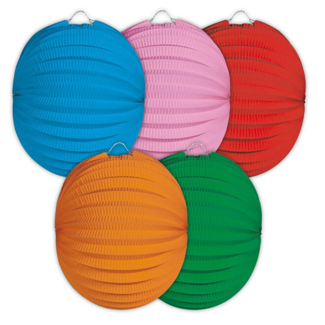 Bolvormige lampionnen in verschillende vrolijke kleuren met een formaat van 22 centimeter.