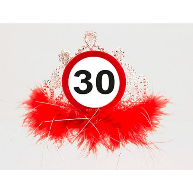 Verkeersbord '30' op diamanten tiara met rood bont.