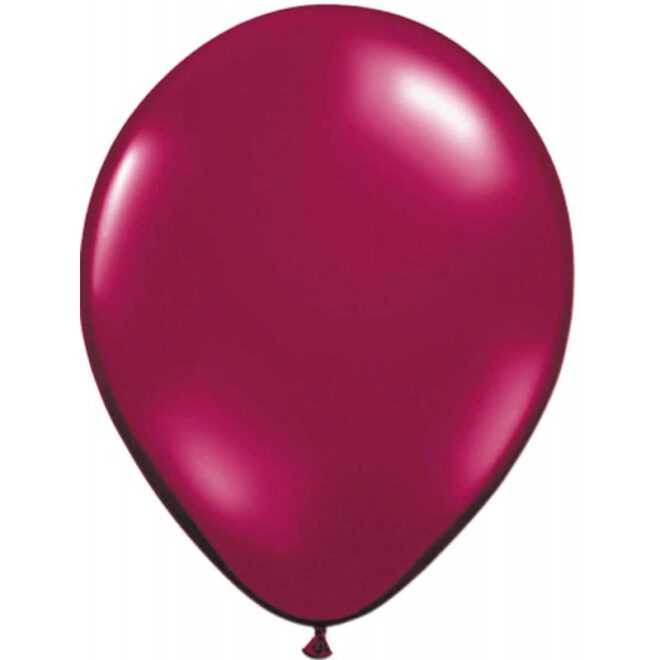 Tien metallic burgundy, donkerrode, latex ballonnen met een formaat van 30 centimeter (11 inch) groot.