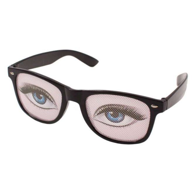 Zwarte bril met blauwe vrouwenogen als glazen